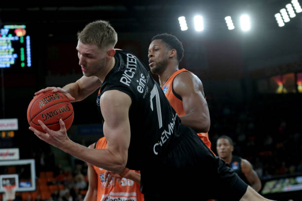 他是一位天 他是一位天